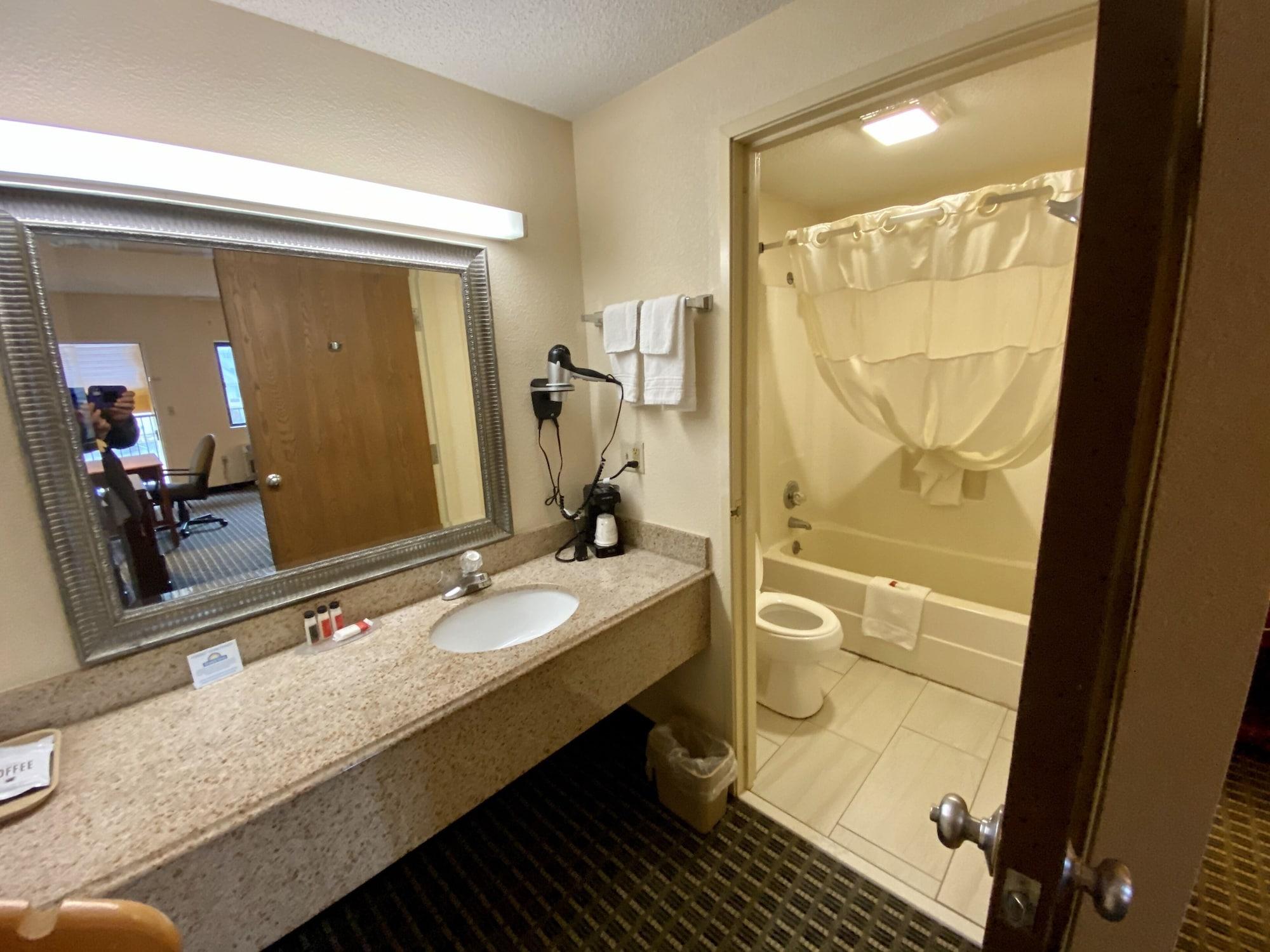 Days Inn By Wyndham Morehead Eksteriør bilde