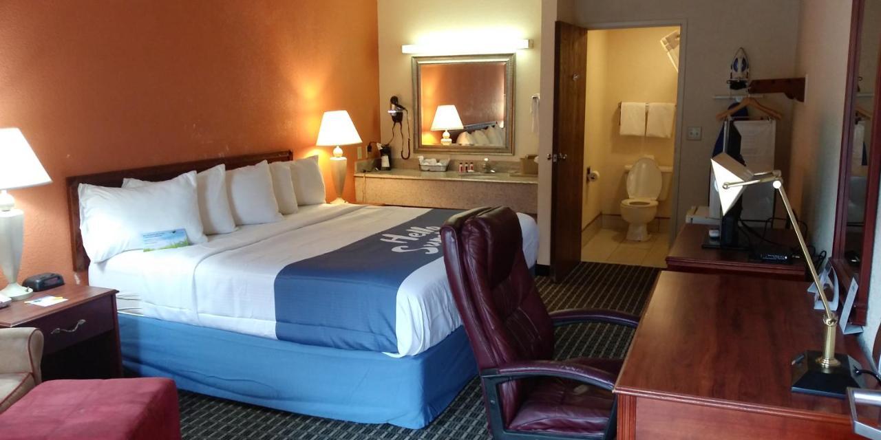 Days Inn By Wyndham Morehead Eksteriør bilde